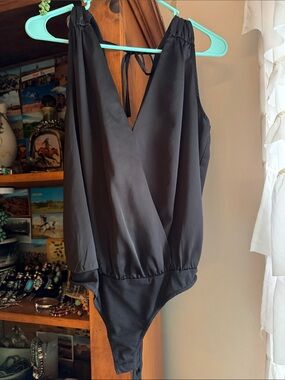 Black V-Neck Sleeveless Bodysuit